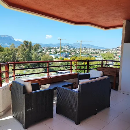 Aloha Salinas Beach, Primera Linea