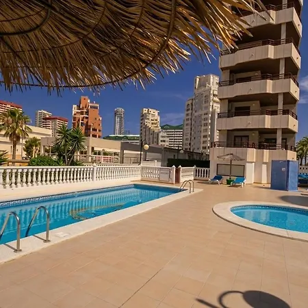 Aloha Salinas Beach, Primera Linea