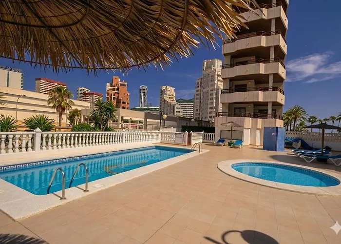 Aloha Salinas Beach, Primera Linea